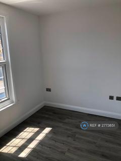 Studio to rent, Warwick Road, West Drayton, UB7