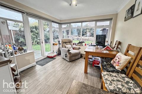 3 bedroom semi-detached bungalow for sale, Turner Close, Wivenhoe