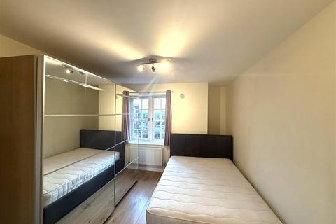 2 bedroom apartment to rent, Marchant Close, Mill Hill, NW7