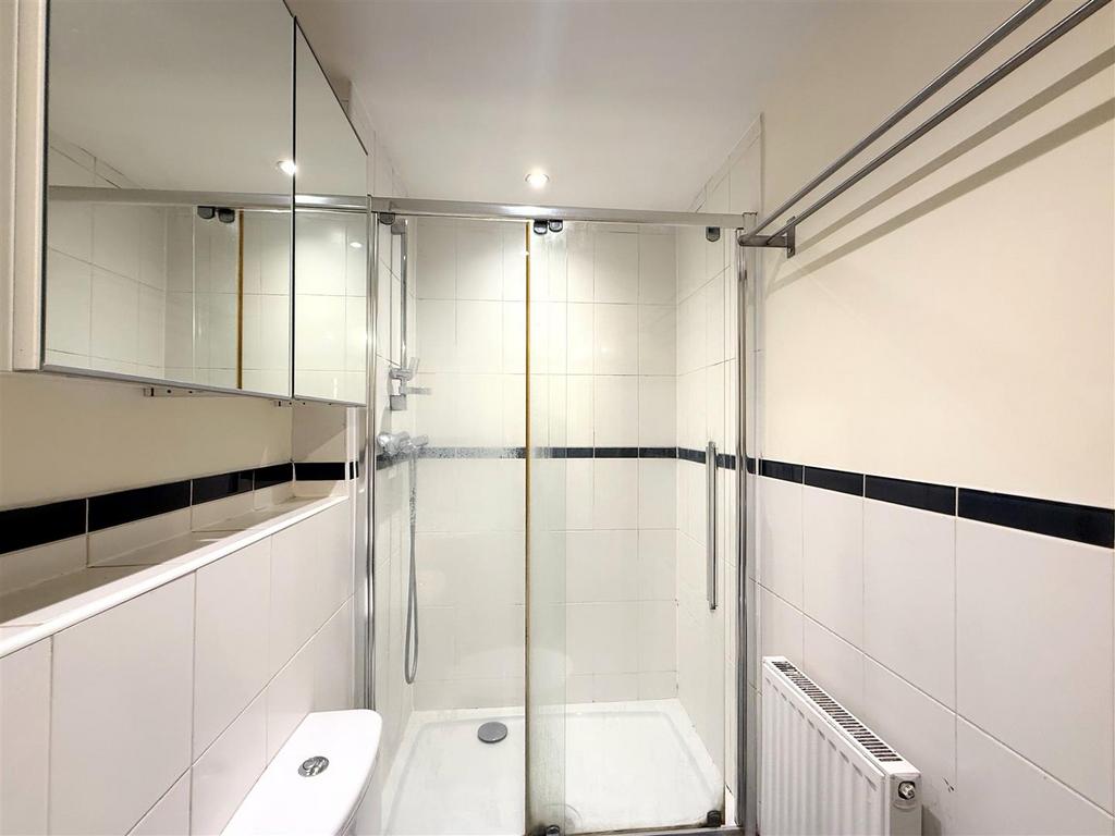 En-suite Shower.jpeg