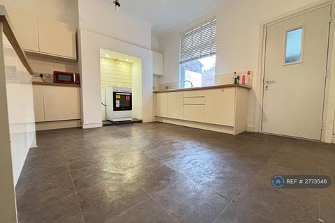 2 bedroom terraced house to rent, Haslam Street, Bury, BL9