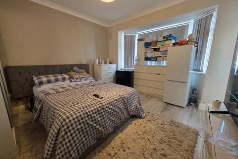 undefined, Meyrick Avenue, Room 3, Luton, Bedfordshire