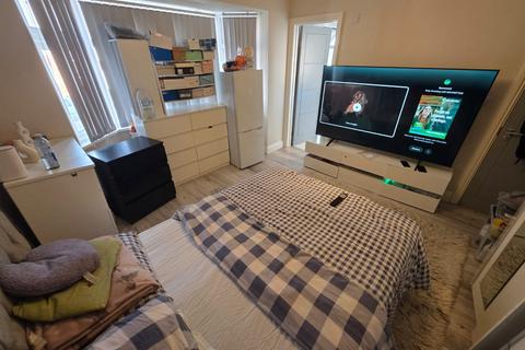 undefined, Meyrick Avenue, Room 3, Luton, Bedfordshire