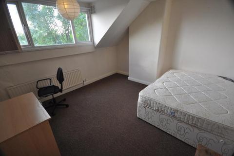 2 bedroom house to rent, Royal Park Avenue, Hyde Park, Leeds, LS6 1EY