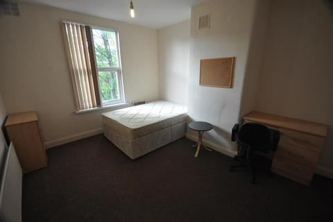 2 bedroom house to rent, Royal Park Avenue, Hyde Park, Leeds, LS6 1EY