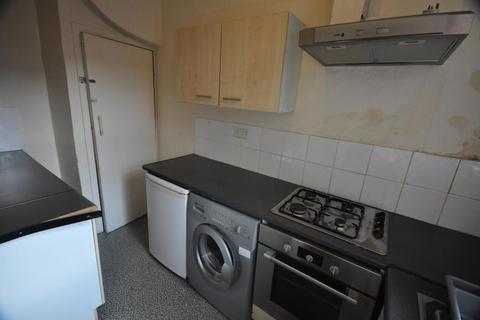 2 bedroom house to rent, Royal Park Avenue, Hyde Park, Leeds, LS6 1EY