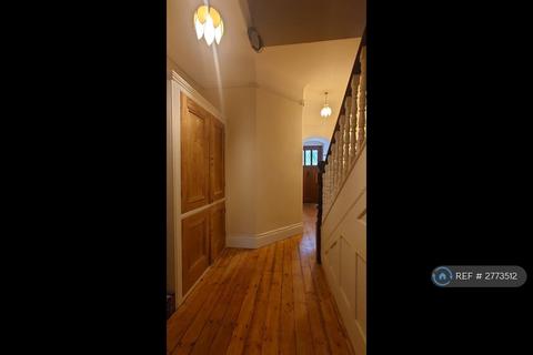 3 bedroom terraced house to rent, Medway Drive, East Grinstead, RH19
