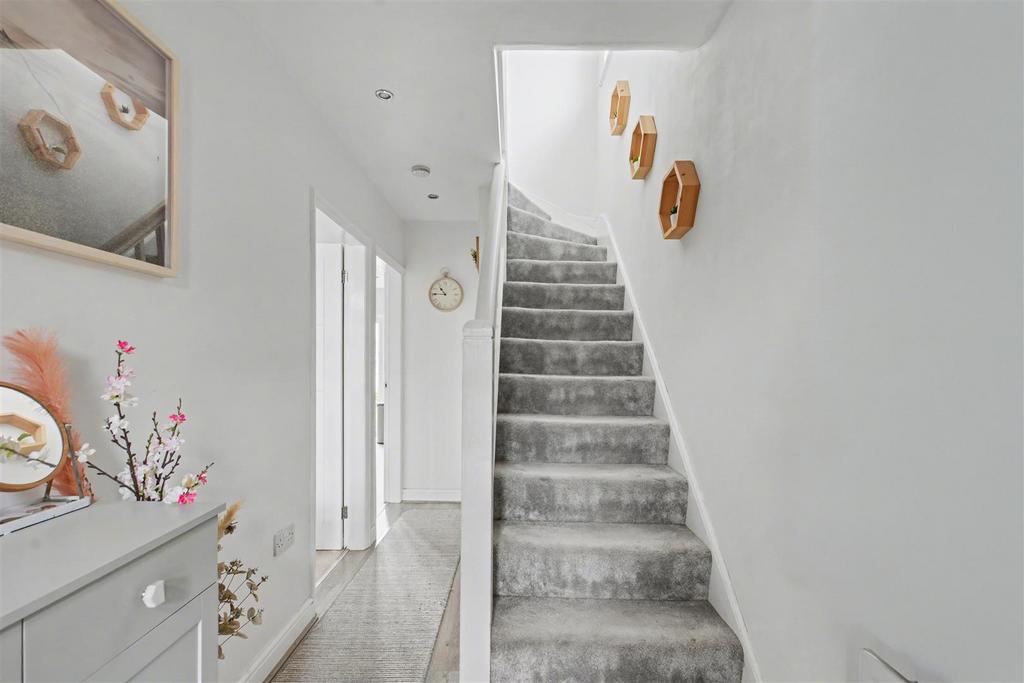 Hallway 2.jpeg