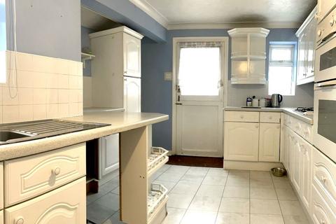 3 bedroom semi-detached house for sale, Haven Close, Canvey Island
