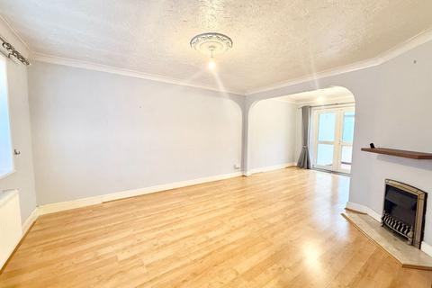 3 bedroom semi-detached house for sale, Haven Close, Canvey Island