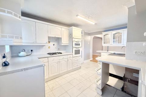 3 bedroom semi-detached house for sale, Haven Close, Canvey Island