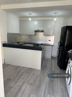 3 bedroom semi-detached house to rent, Stevens Road, Dagenham, RM8