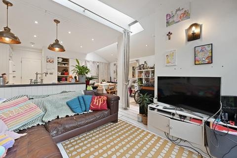 2 bedroom flat for sale, Berrymead Gardens, Acton