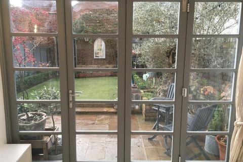 2 bedroom flat for sale, Berrymead Gardens, Acton