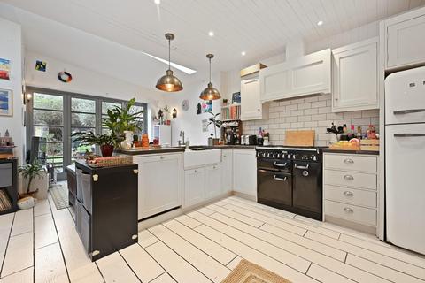 2 bedroom flat for sale, Berrymead Gardens, Acton