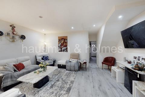 5 bedroom house for sale, Pennine Drive, NW2
