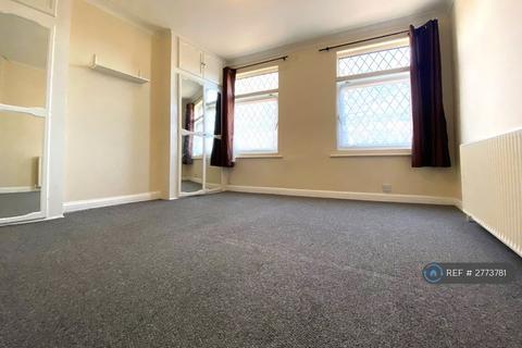 3 bedroom flat to rent, Chingford Mount Road, London, E4