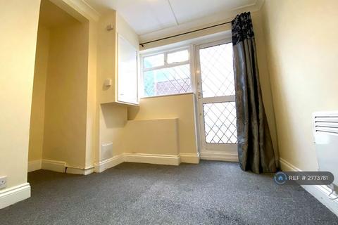 3 bedroom flat to rent, Chingford Mount Road, London, E4