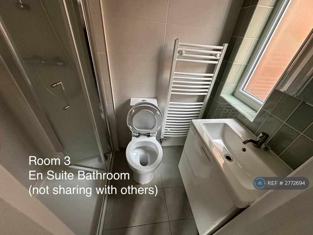 Room 3 En Suite Bathroom