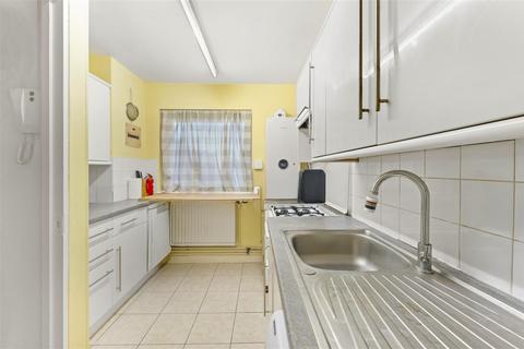 2 bedroom flat for sale, Stuart Crescent, London N22