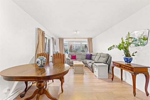 2 bedroom flat for sale, Stuart Crescent, London N22