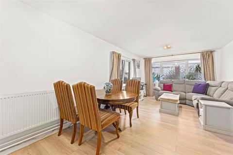 2 bedroom flat for sale, Stuart Crescent, London N22