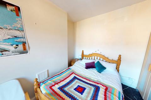 3 bedroom house to rent, Pearson Grove, Hyde Park, Leeds LS6 1JB