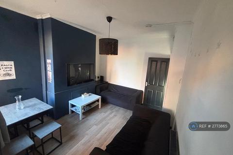 4 bedroom terraced house to rent, Haydn Avenue, Manchester, M14