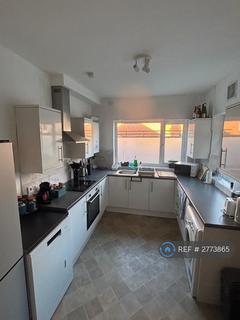 4 bedroom terraced house to rent, Haydn Avenue, Manchester, M14