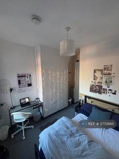 4 bedroom terraced house to rent, Haydn Avenue, Manchester, M14