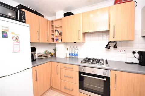 2 bedroom terraced house to rent, Cheney Way, Buckinghamshire HP20