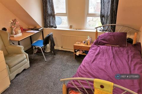 3 bedroom terraced house to rent, Holberry Close, Sheffield, S10