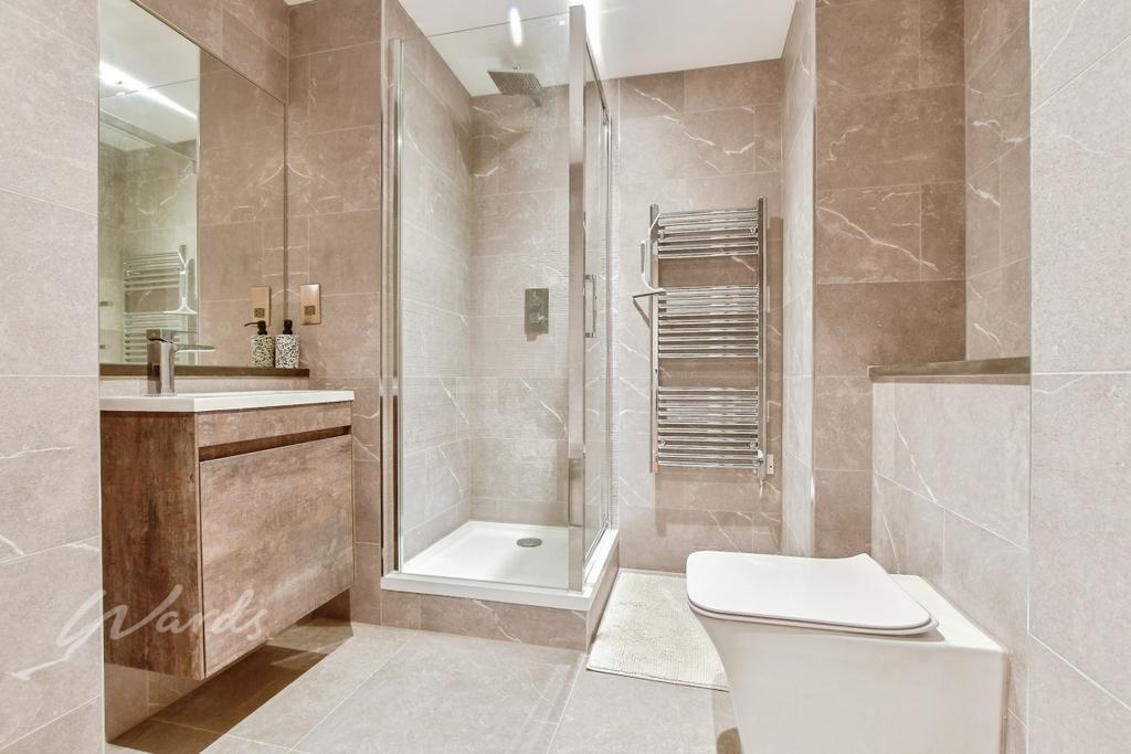 Queen 6 shower use