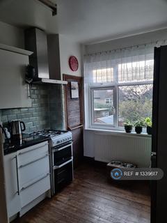 2 bedroom maisonette to rent, Highfield Avenue, London, NW9