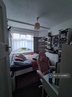 2 bedroom maisonette to rent, Highfield Avenue, London, NW9