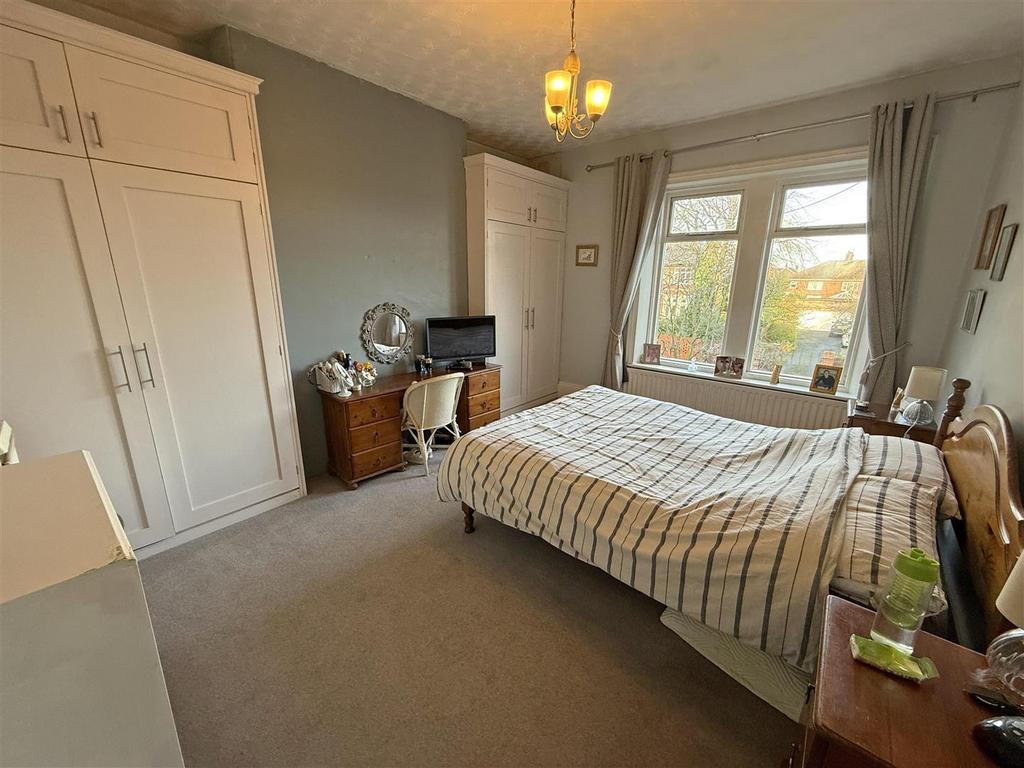 Bedroom 1.jpg