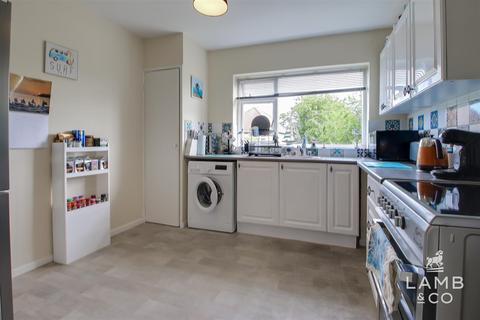 2 bedroom flat for sale, Greenway, Frinton-On-Sea CO13