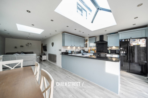 4 bedroom semi-detached bungalow for sale, Alma Avenue, Hornchurch, RM12
