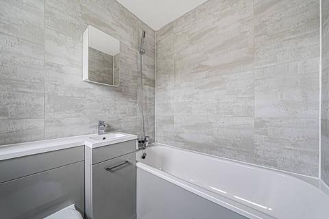 2 bedroom flat to rent, Hanselin Close, Stanmore, HA7