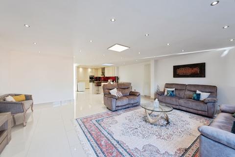 undefined, Park Avenue, Hounslow TW3