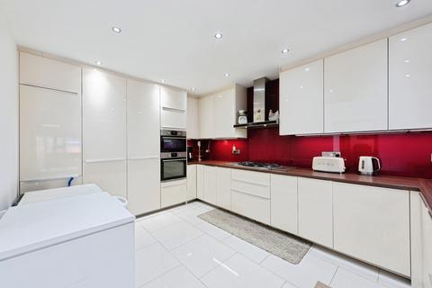 undefined, Park Avenue, Hounslow TW3