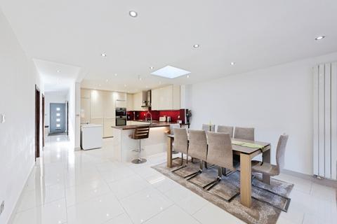 undefined, Park Avenue, Hounslow TW3