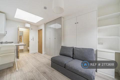 Studio to rent, Lee, London, SE12