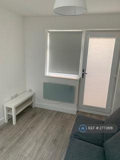 Studio to rent, Lee, London, SE12