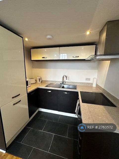 Fully Fitted Kitchen With Dishwasher
