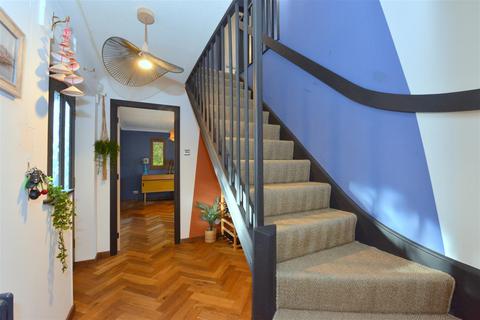 5 bedroom detached house for sale, Mitcham Court, Kingswood Oak, Shrewsbury