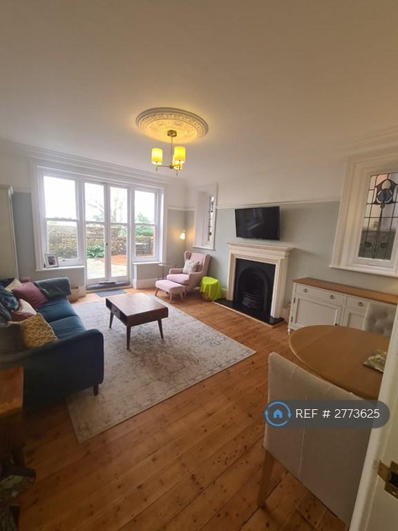 Large Spacious Lounge