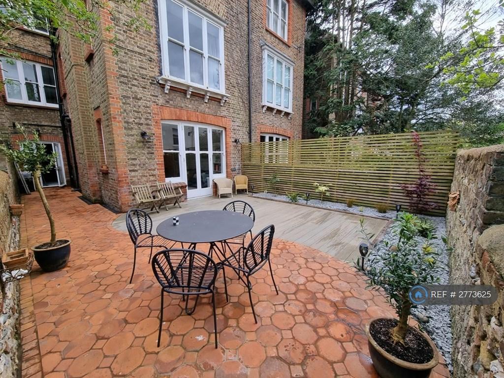 Private Back Patio Garden