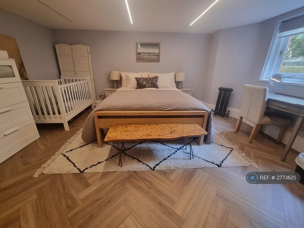 Large Spacious Bedroom