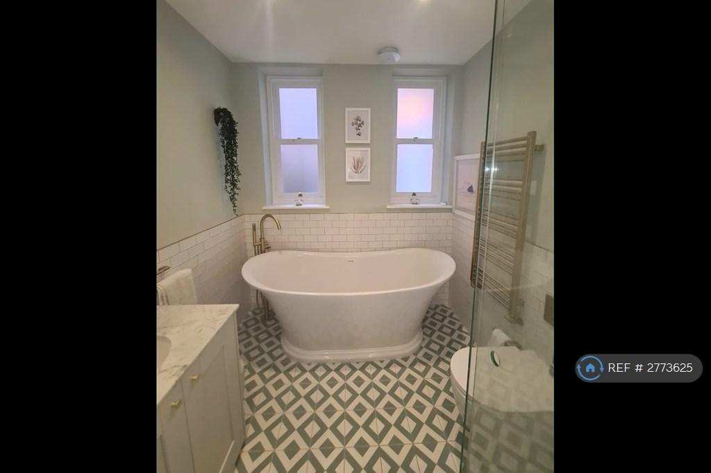 Large Bath Tub